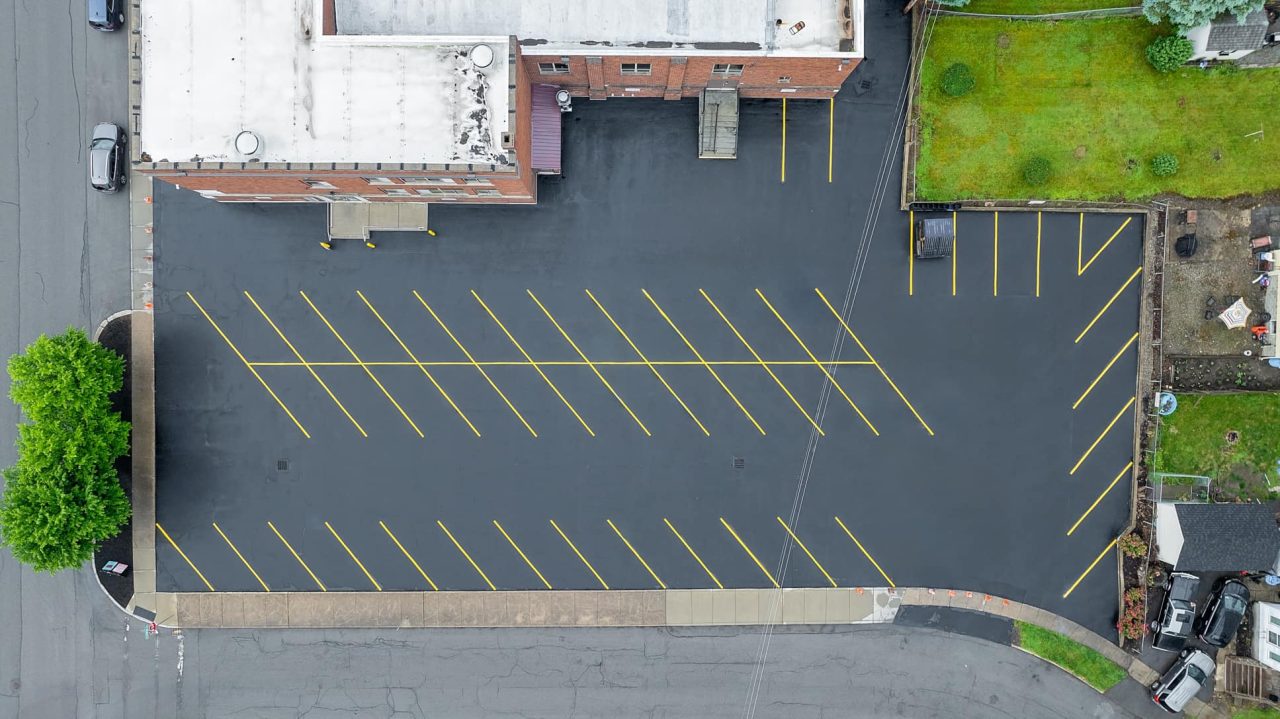 sealcoating and striping - commercial paving (2)